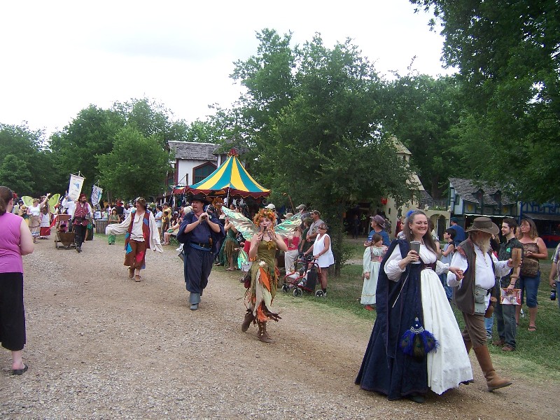 Every day they have a parade at Scarborough Faire. There are several hundred participants including the King and the Queen