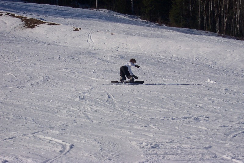Jacob snowboarding in Bjsta backen