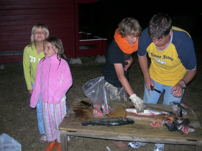 Cutting fish. Jacob got four and David one, and Stefan one