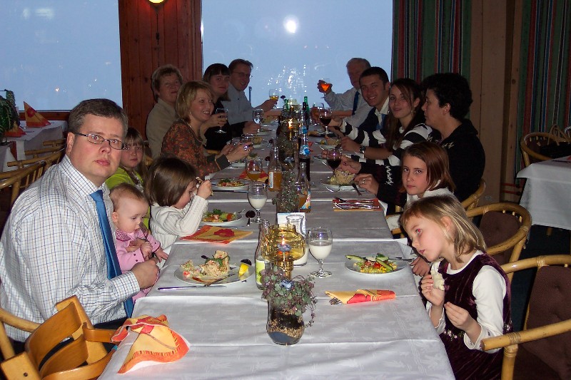My dad invited to a dinner at Varvsberget in rnskldsvik. Unfortunately the kids were sick and had to stay home, but many others came