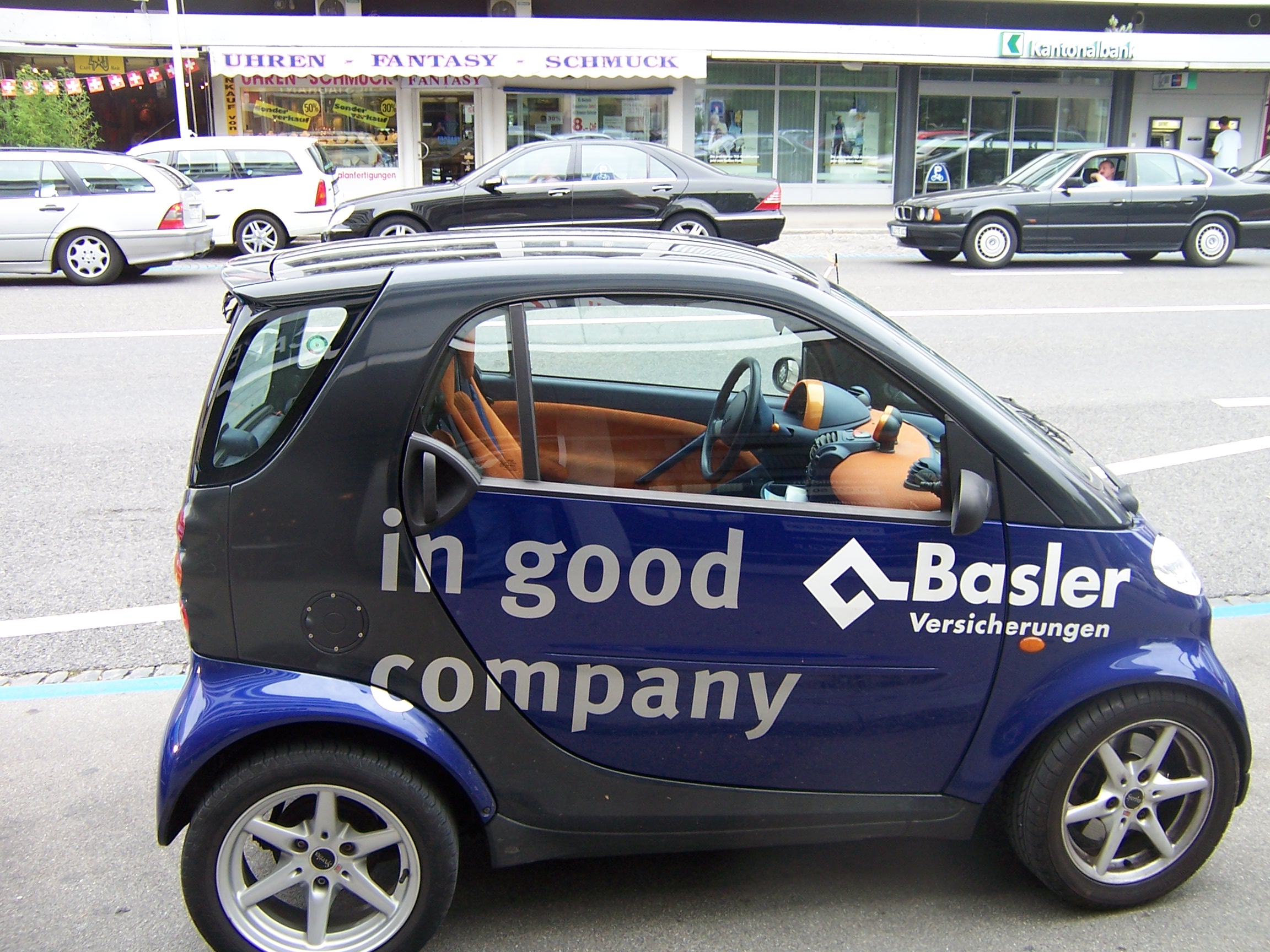 A smart car. These two seaters were easy to Park. You did not need to parallel park, you fit with the front towards the side walk