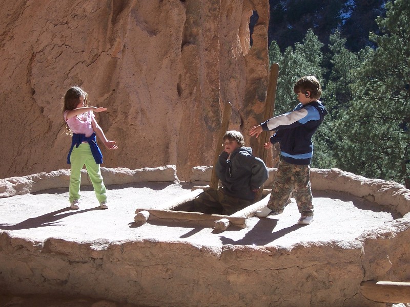 Kids are standing on the roof of this ancient Indian building