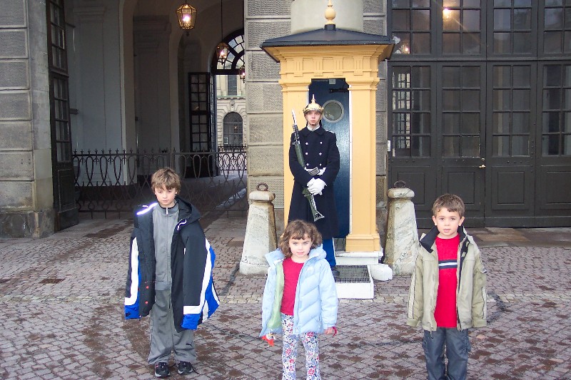 The castle of the Swedish King, the kids and a guard