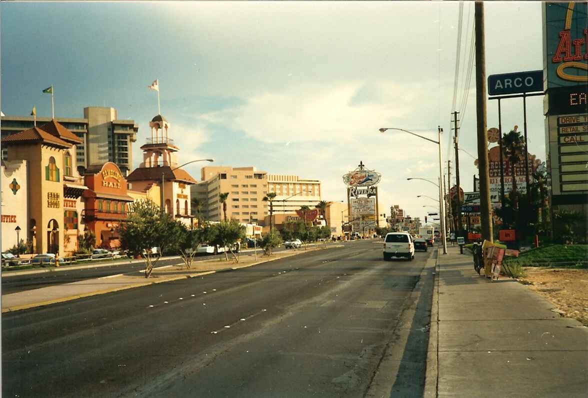 Passing through Las Vegas on my way back to see Claudia. Here I lost my credit card.