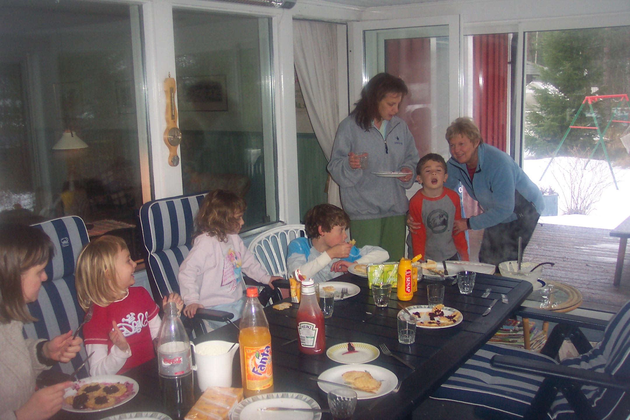 David being funny. From left, Pernilla, Maria, Rachel, Jacob, Claudia, David and Ulla