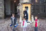 The castle of the Swedish King, the kids and a guard